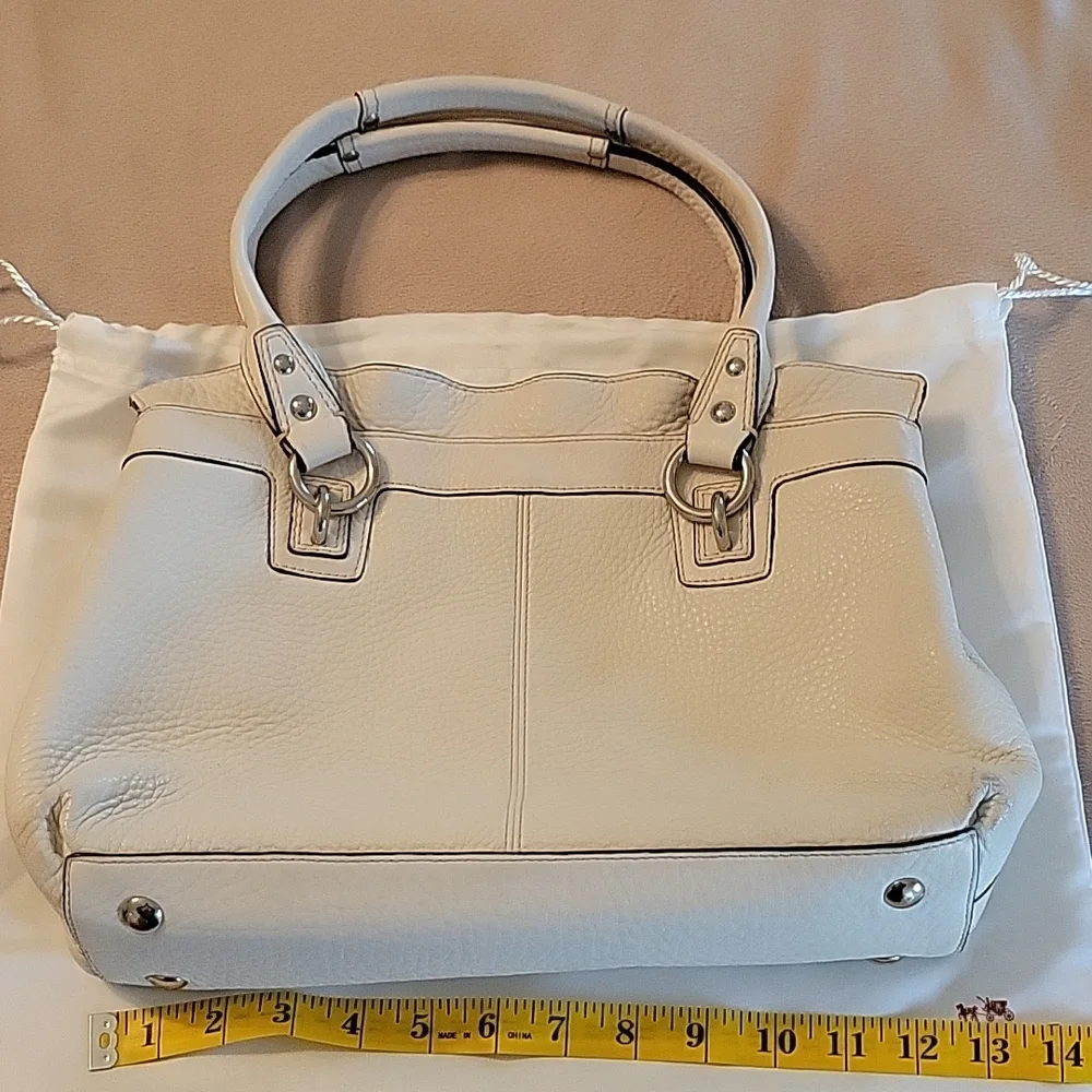 Authentic Coach handbag - Picture 3 of 14